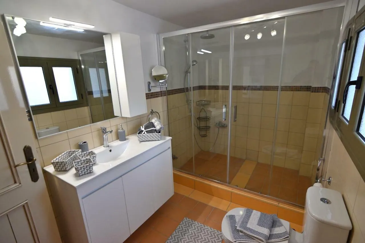 Villa Ela Ferienappartements Metaxáta Apartman