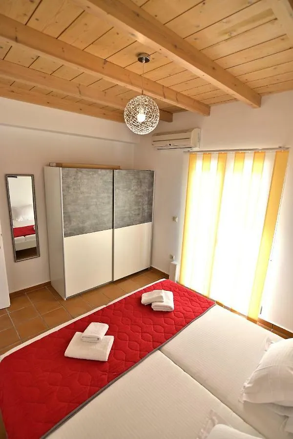 Apartman Villa Ela Ferienappartements Metaxáta