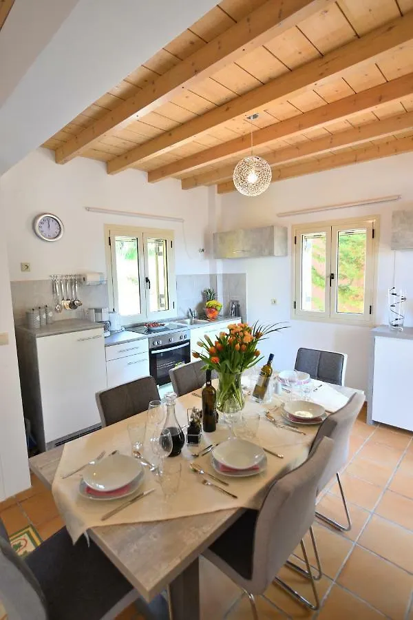 Villa Ela Ferienappartements Metaxáta