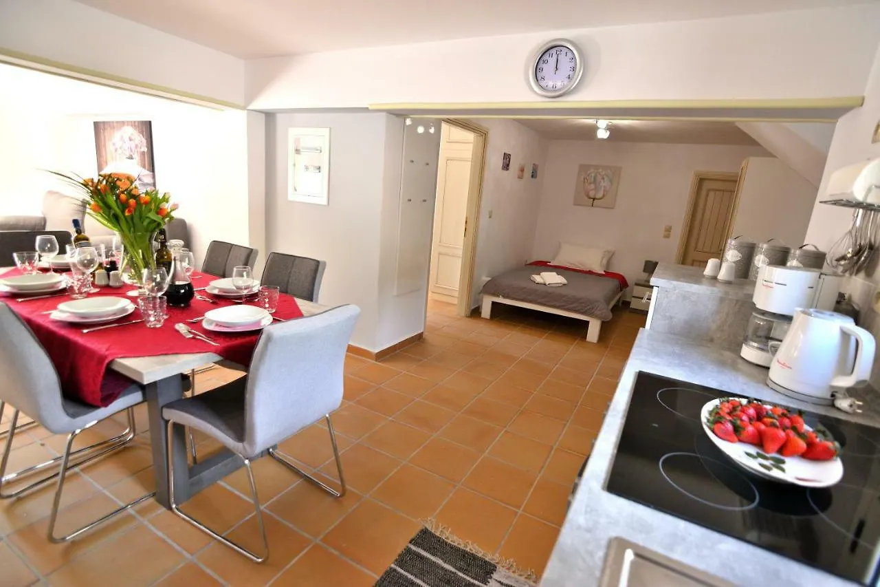 Villa Ela Ferienappartements Metaxáta